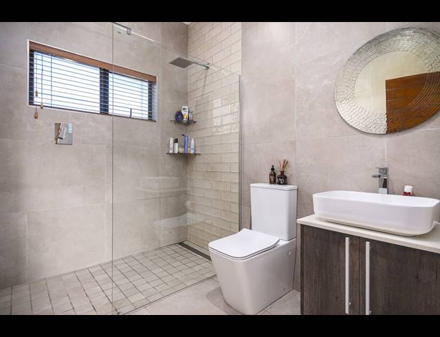 5 BEDROOM HOUSE TO LET IN PARKLANDS NORTH